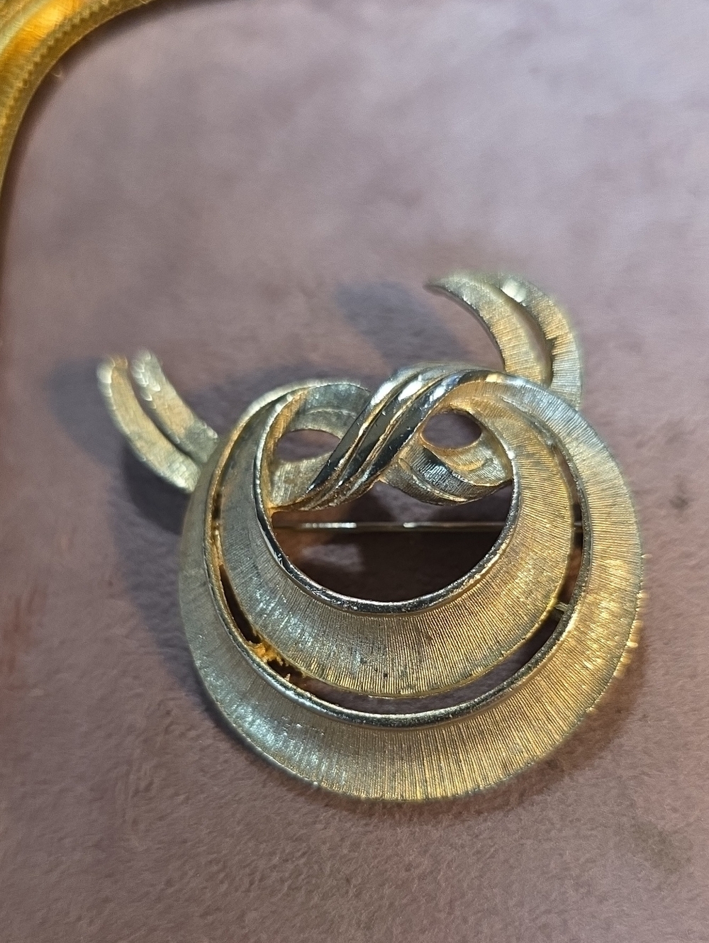 Vintage Crown Trifari Brushed Gold Tone Swirl Brooch Mid Century Modern